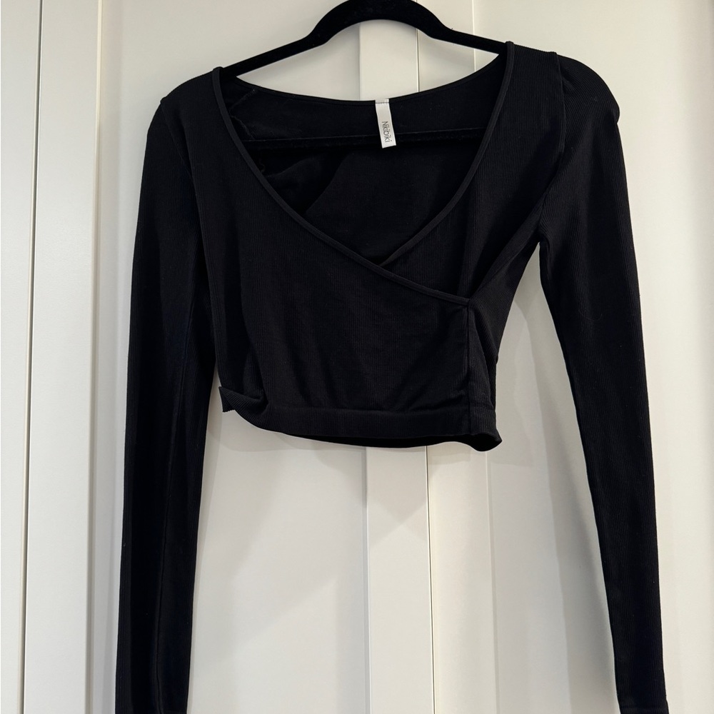 Crossed v-neck tight long sleeved